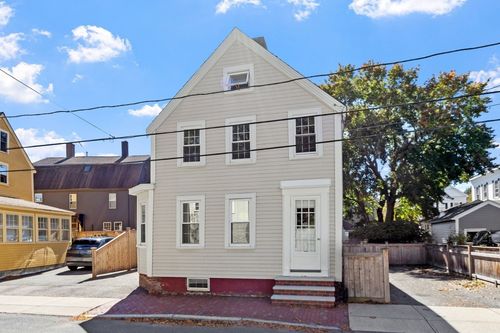 58 Temple St, Newburyport, MA, 01950-2743 | Card Image