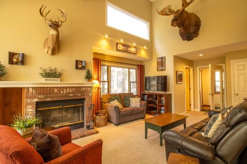 1-11 Woodsview Ln, Lincoln, NH, 03251-4447 | Card Image