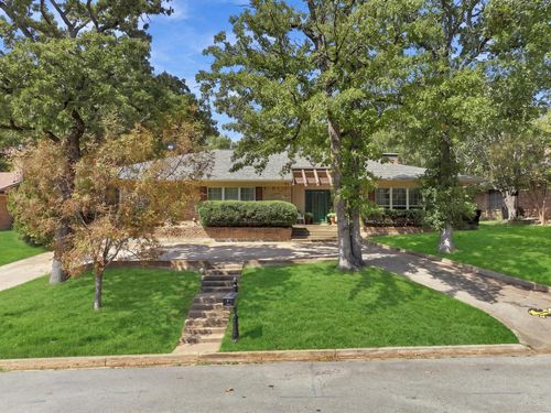 609 Ambassador St, Denison, TX, 75020-4107 | Card Image
