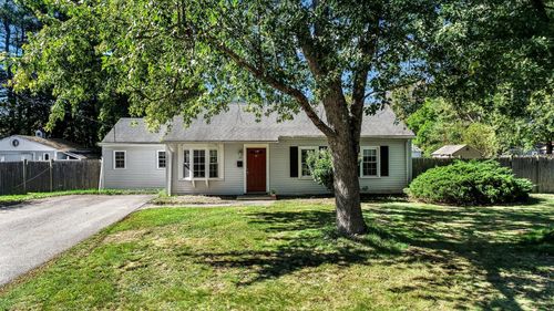 28 Hogg Memorial Dr, Whitman, MA, 02382 | Card Image