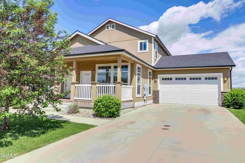 611 40th St E, Williston, ND, 58801-3095 | Card Image