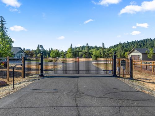 21-597 E Forks Cir, Cave Junction, OR, 97523-8506 | Card Image