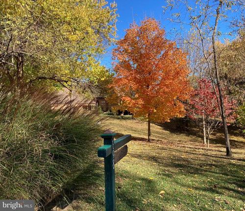 698 Elk Run Estates Dr, HARPERS FERRY, WV, 25425-6375 | Card Image