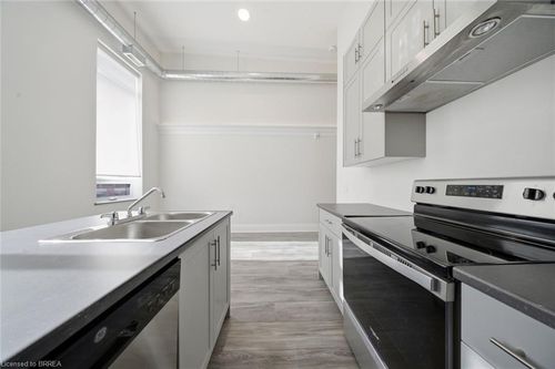 303-11 Queen St, Brantford, ON, N3T3B1 | Card Image