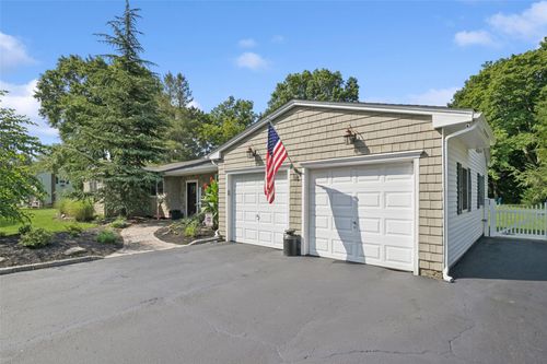 18 Thrush Dr, Smithtown, NY, 11787-3321 | Card Image