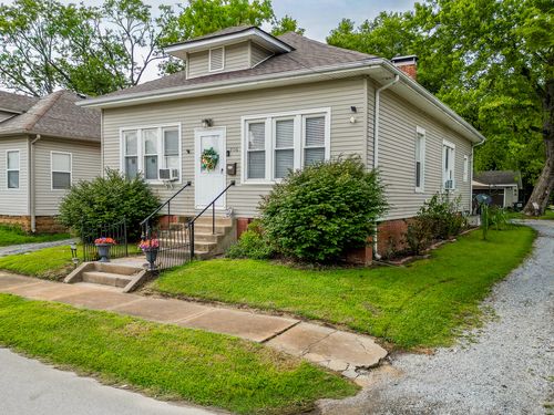 206 W White St, Marion, IL, 62959-2304 | Card Image