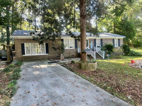 111 Lynn Ct, Jacksonville, NC, 28540-7205 | Card Image