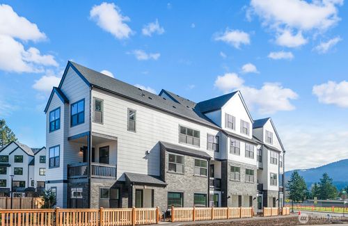 728 Newport Way Nw, Issaquah, WA, 98027-2704 | Card Image