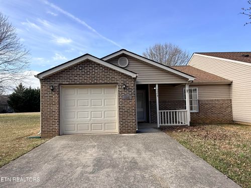 10045 Gate Post Way, Knoxville, TN, 37931-4644 | Card Image