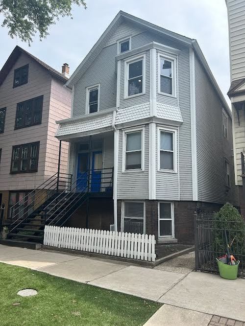 g-2839 N Southport Ave, Chicago, IL, 60657-8824 | Card Image