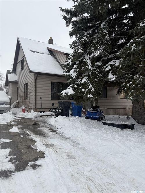 207 Third Street E, Carnduff, SK, S0C0S0 | Card Image