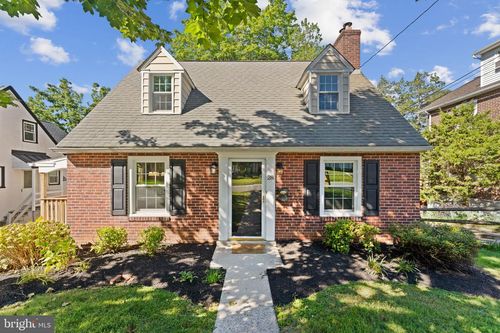 28 Manor Rd, PAOLI, PA, 19301-1708 | Card Image