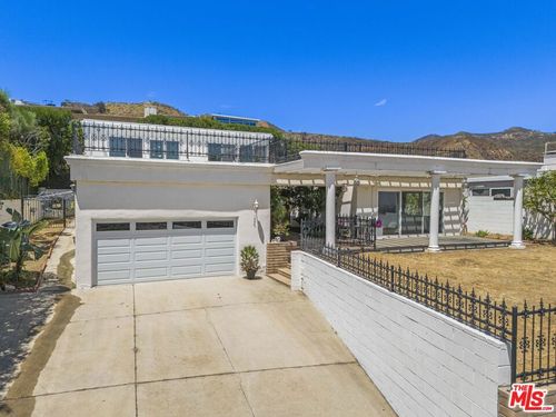 16647 Charmel Ln, Pacific Palisades, CA, 90272-2211 | Card Image