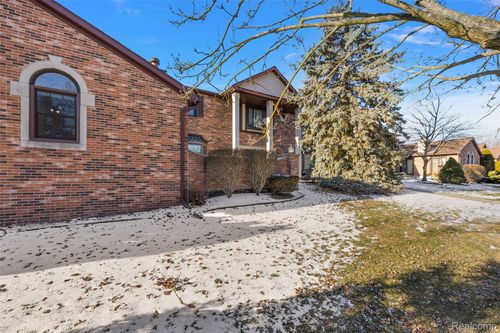 unit-60-2322 London Bridge Dr, Rochester Hills, MI, 48307-4266 | Card Image