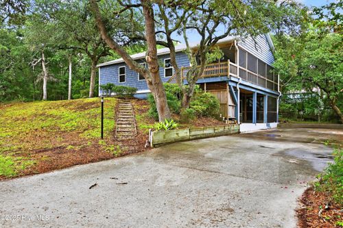 108 Se 37th St, Oak Island, NC, 28465-5859 | Card Image