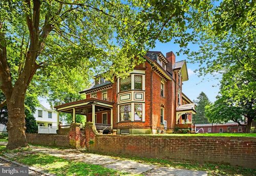 218 Center St, Jim Thorpe, PA, 18229-1307 | Card Image