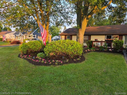 7887 Elizabeth Lake Rd, Waterford, MI, 48327-3605 | Card Image
