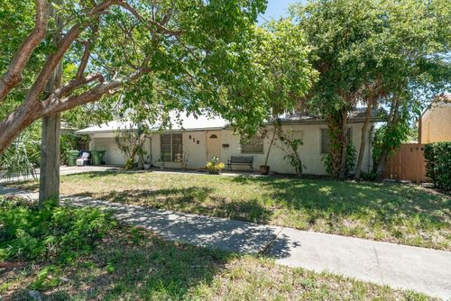 810 Se 10th St, Fort Lauderdale, FL, 33316-1233 | Card Image