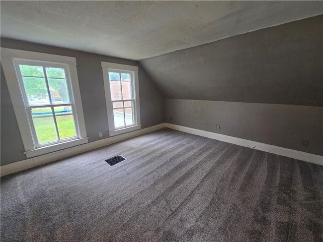 Bonus room with carpet, vaulted ceiling, a textured ceiling, and baseboards | Image 12