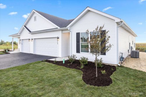 519 S Preston St, Cortland, IL, 60112-4402 | Card Image