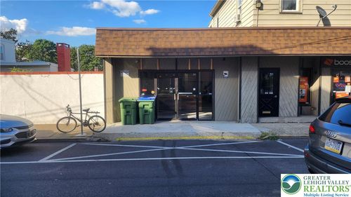 709 Wood Ave, Easton, PA, 18042-3474 | Card Image