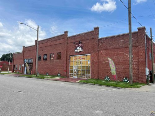 402 Merchant St, Emporia, KS, 66801-4055 | Card Image