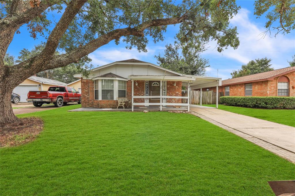 Cardinal Dr, League City, TX 77573