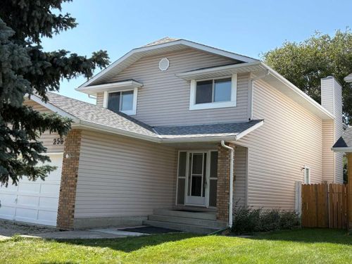 256 Woodstock Place Sw, Calgary, AB, T2W5W4 | Card Image