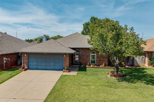 1705 Park View Pl, Edmond, OK, 73003-4668 | Card Image