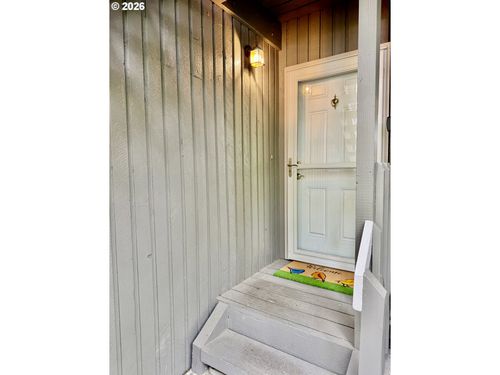 44 Eagle Crest Dr, Lake Oswego, OR, 97035-1105 | Card Image