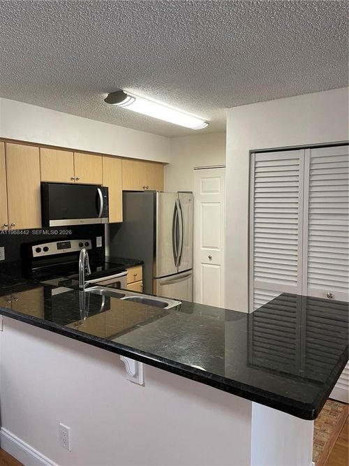 6-570 S Park Rd, Hollywood, FL, 33021-8700 | Card Image