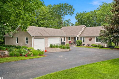 3569 Kennedy Pl, Williamsburg, MI, 49690-9387 | Card Image