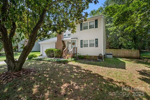 8211 Park Vista Cir, Charlotte, NC, 28226-1610 | Card Image