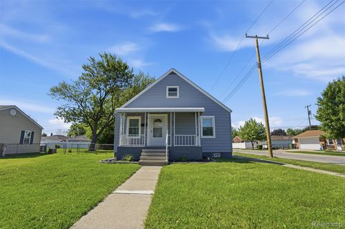 13181 Peach St, Southgate, MI, 48195-1623 | Card Image