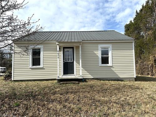 6670 Walnut Cove Rd, Walkertown, NC, 27051-9364 | Card Image