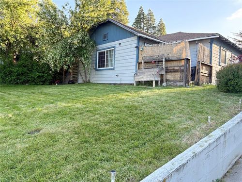 216 College Ave, Weed, CA, 96094-2721 | Card Image