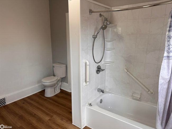 211 S Garfield Ave, Home with 3 bedrooms, 2 bathrooms and 2 parking in Burlington IA | Image 19