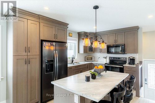 35 Church St E, Burgessville, ON, N0J1C0 | Card Image