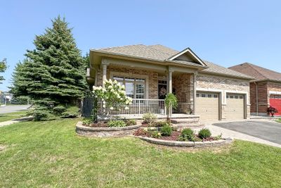 953 Greenleaf Cir, House other with 2 bedrooms, 3 bathrooms and 6 parking in Oshawa ON | Image 1