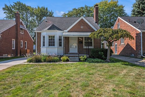 20886 Hunt Club Dr, Harper Woods, MI, 48225-1715 | Card Image