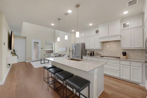 1016 Thomas Pl, Carrollton, TX, 75006-0001 | Card Image