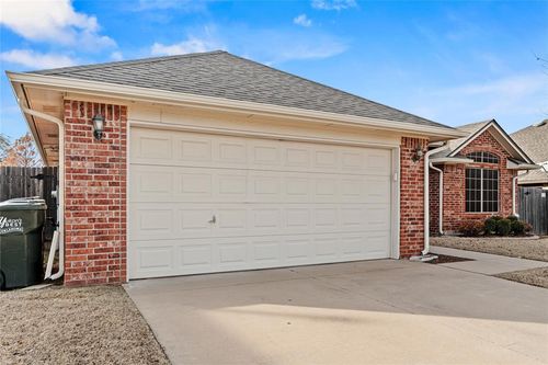 4624 Oasis Lane, Yukon, OK, 73099 | Card Image