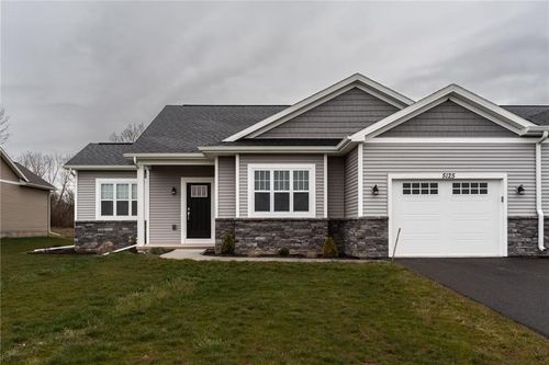 5125 Red Oak Ln, Batavia, NY, 14020-9633 | Card Image