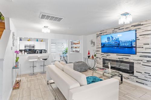 1008 Robin Street, Houston, TX, 77019 | Card Image