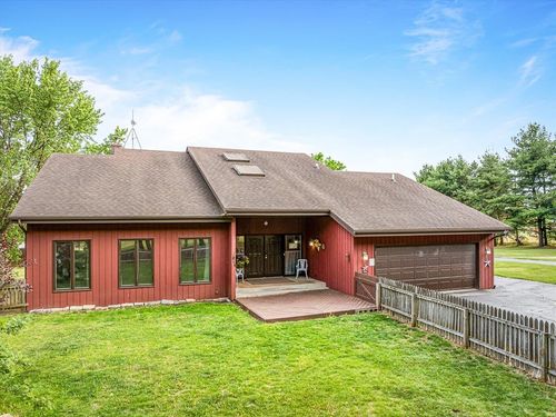 9104 E Weber Rd, RIDOTT, IL, 61067-9632 | Card Image