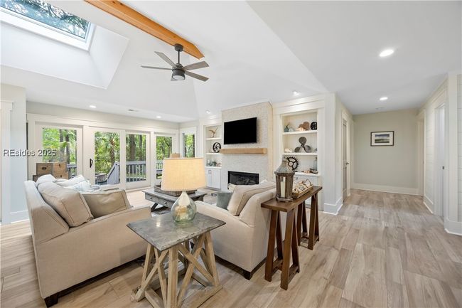 Living Room | Image 10
