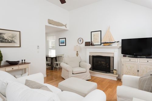 268 Bumps River Rd, Osterville, MA, 02655-1552 | Card Image