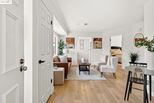 221 Village Pl, Martinez, CA, 94553-4159 | Card Image