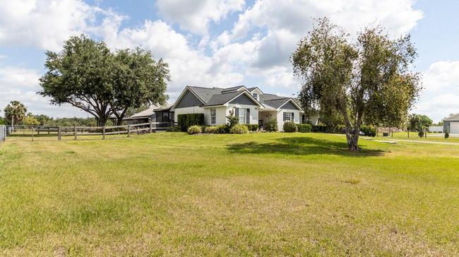 812 Jameson Rd, House other with 3 bedrooms, 2 bathrooms and null parking in Lithia FL | Image 4