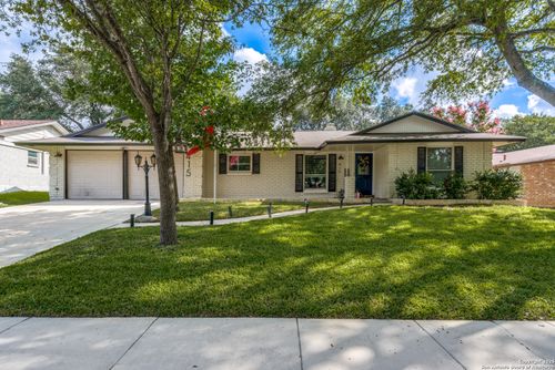 415 De Soto Dr, Universal City, TX, 78148-3132 | Card Image